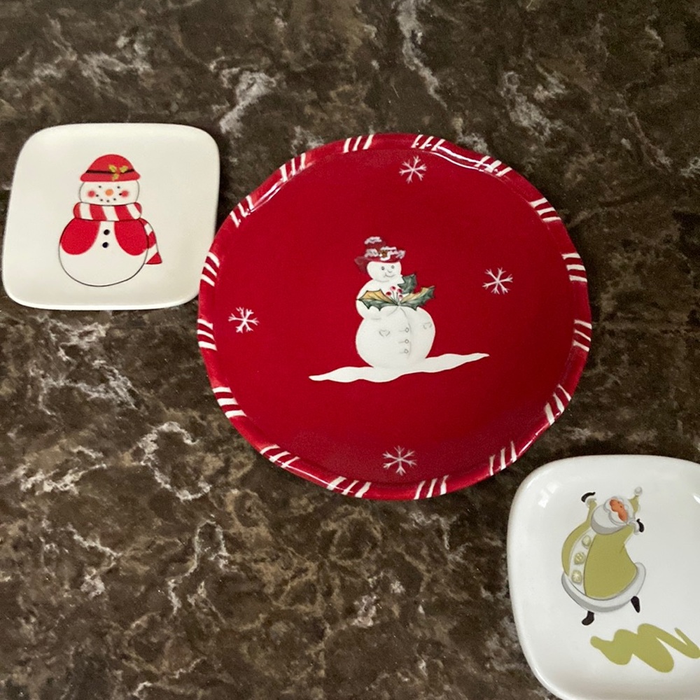 Christmas plates euc square round